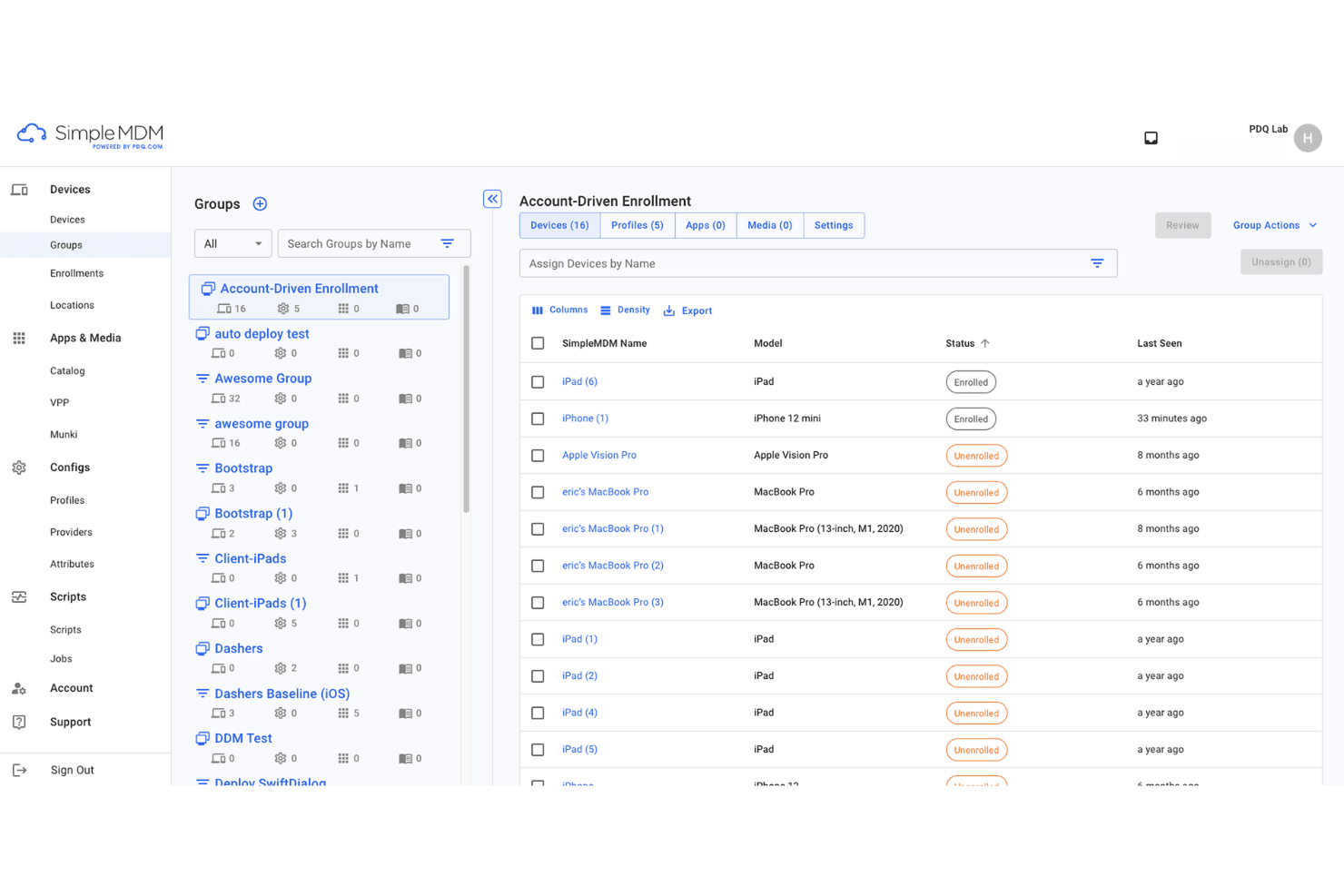 SimpleMDM dashboard showing device groups and enrollment status list.