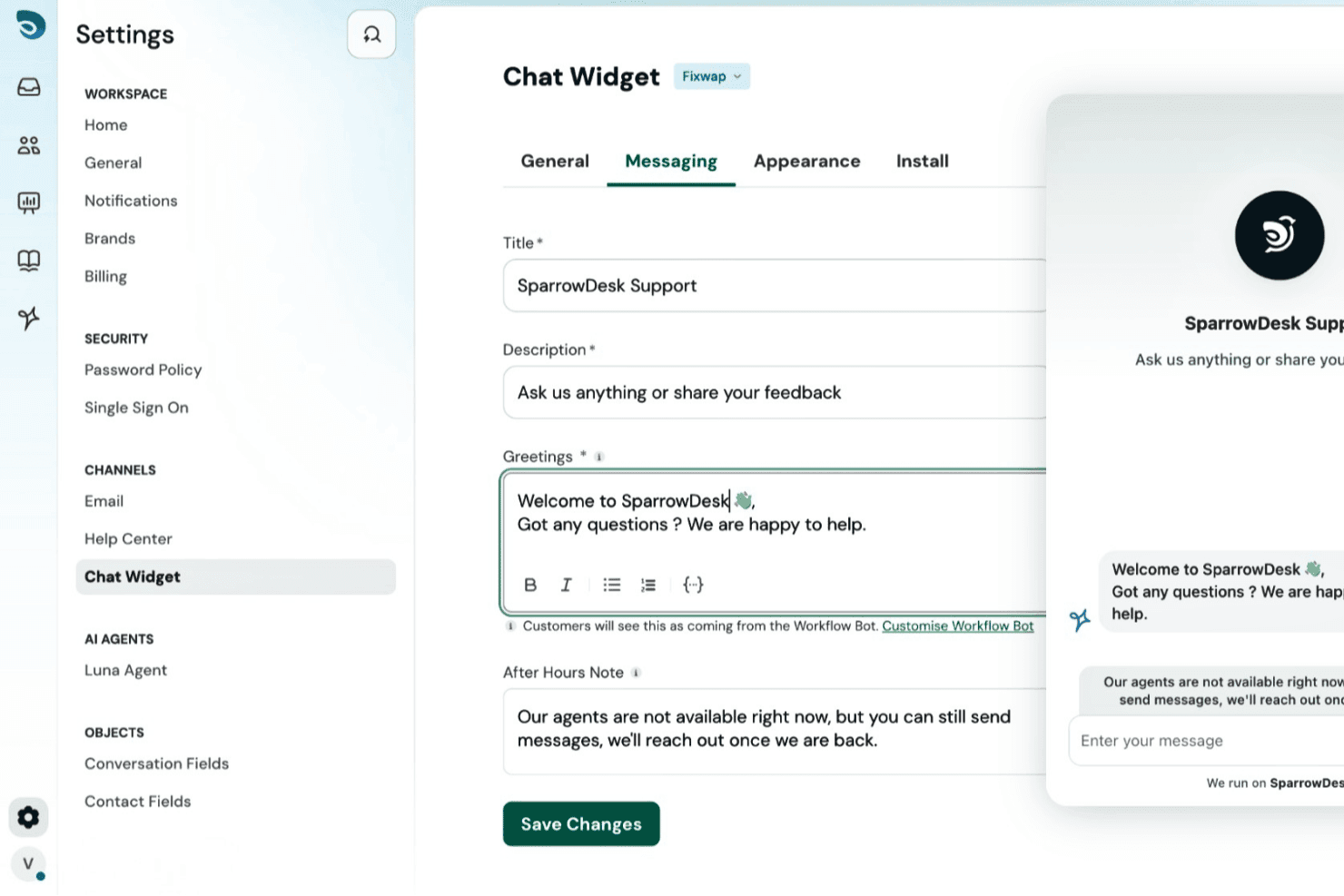 Berichteninstellingen van de SparrowDesk-chatwidget met velden voor titel, beschrijving, begroetingen en een notitie voor buiten kantooruren.