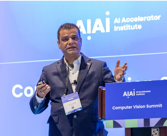 Speaker presenting at the AIAI London conference