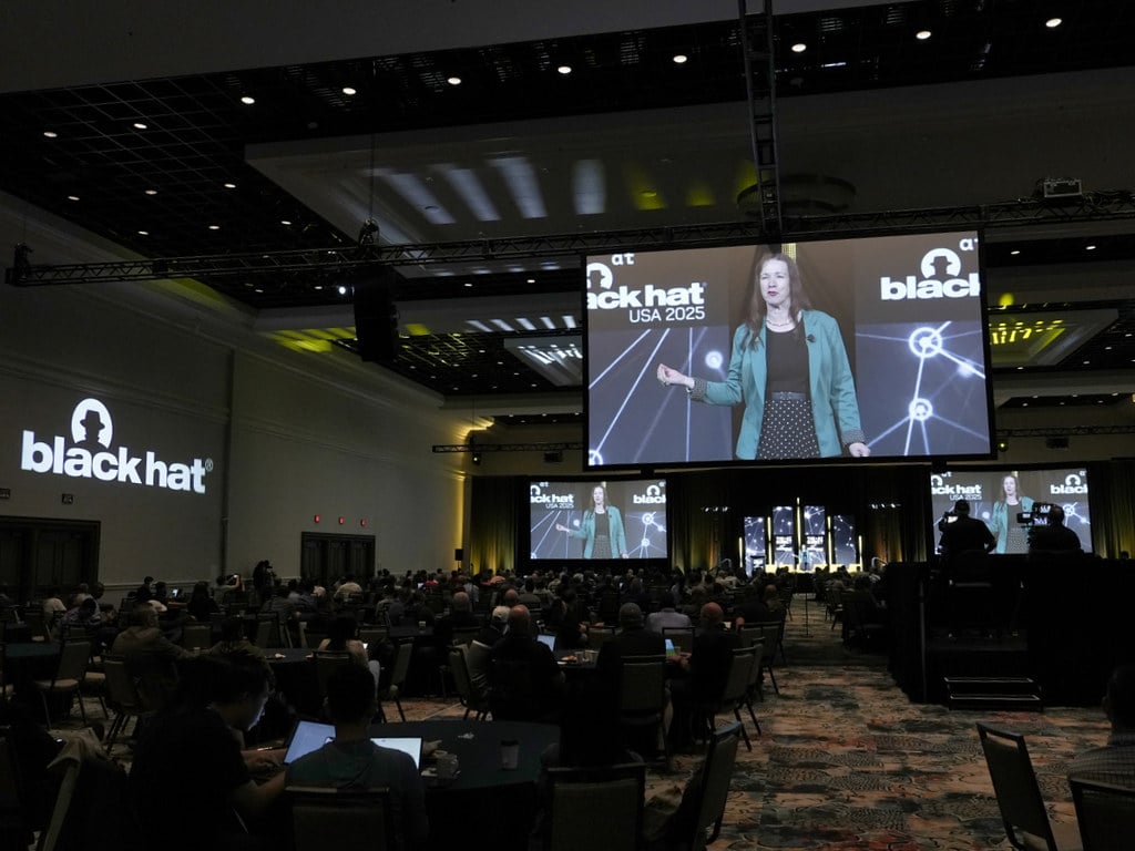 A full house for a keynote presentation at the Black Hat USA