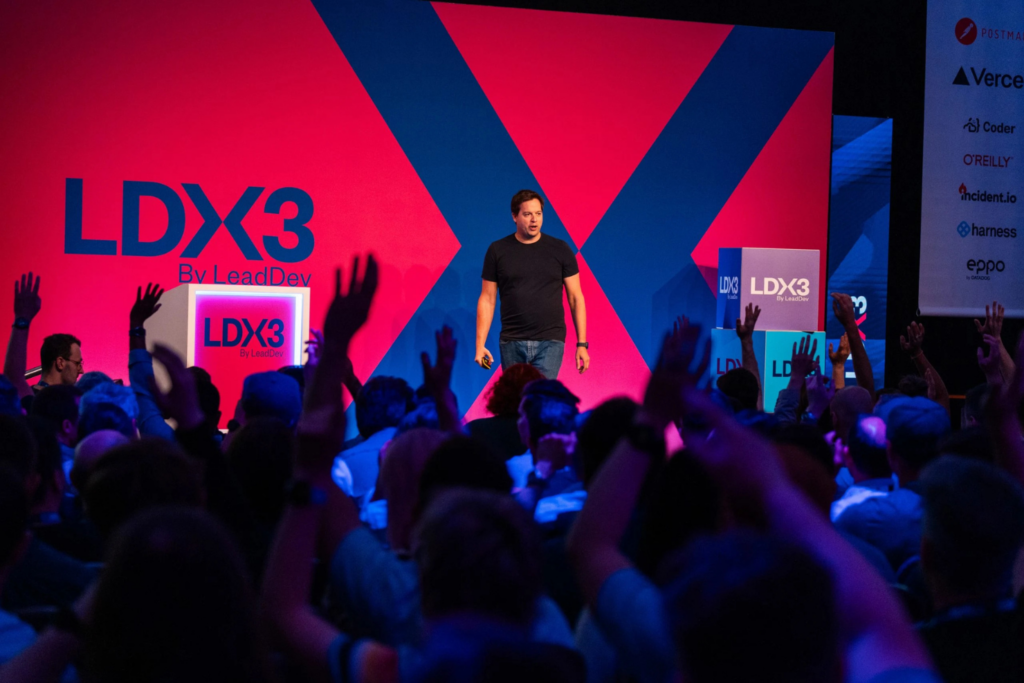 Un ponente y asistentes a la conferencia interactuando durante una ponencia magistral en la LDX3 Nueva York
