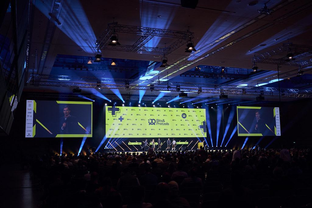 A high-impact panel discussion on the main stage at the Bits & Pretzels Founders Festival